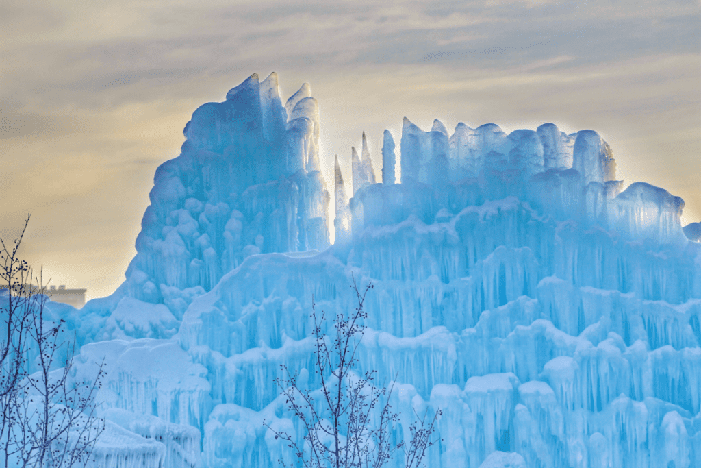Castillo de hielo de invierno en Edmonton Alberta en Canadá