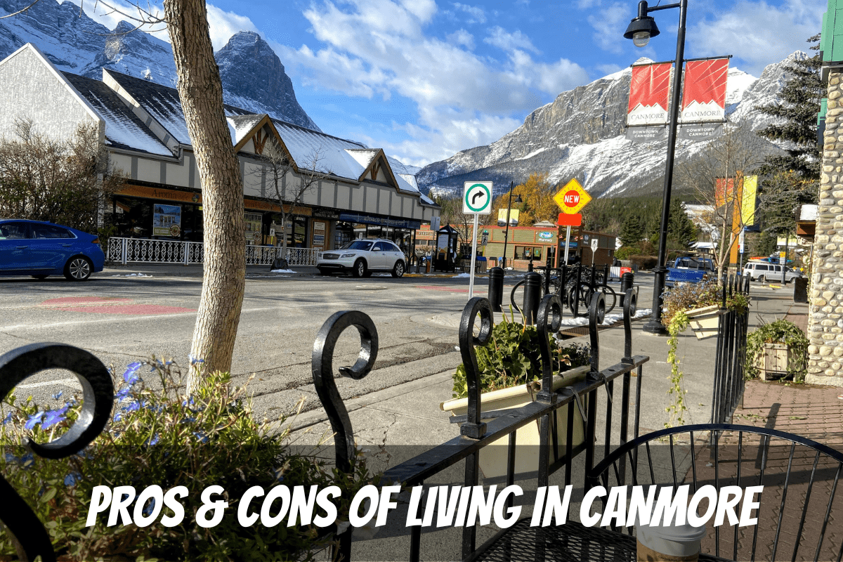 La calle principal con vista a las Montañas Rocosas es una ventaja de vivir en Canmore