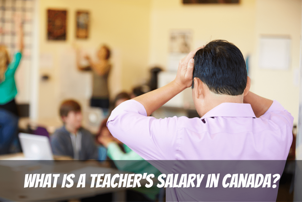 Enseignant debout devant un groupe d'enfants dans le salaire d'un enseignant du secondaire au Canada.