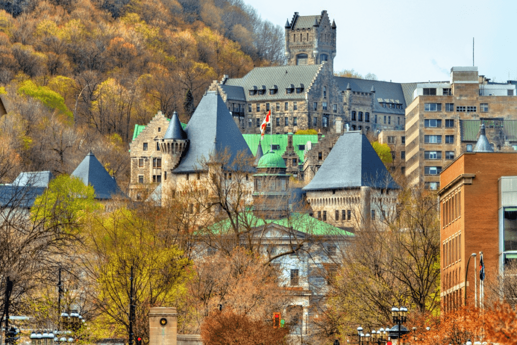 Hôpital Royal Victoria de Montréal à l'automne Demander une carte santé au Canada